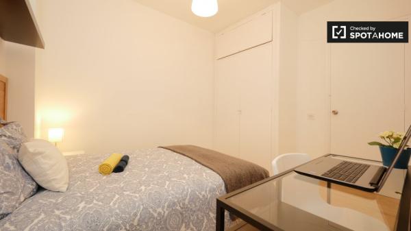 Alquiler de habitaciones en apartamento de 5 dormitorios en Poblenou, Barcelona