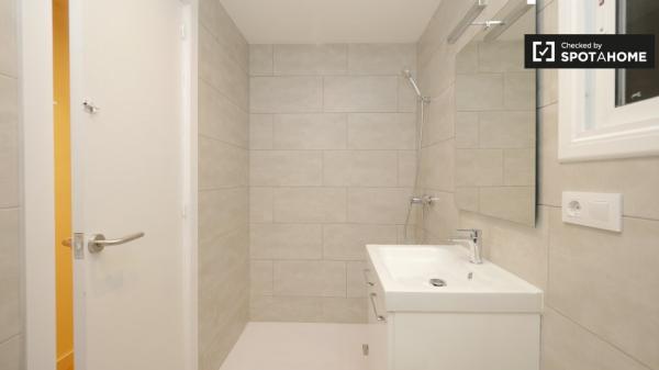 Alquiler de habitaciones en apartamento de 5 dormitorios en Poblenou, Barcelona