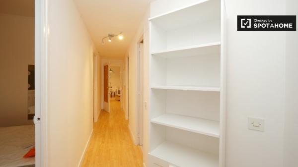 Alquiler de habitaciones en apartamento de 5 dormitorios en Poblenou, Barcelona