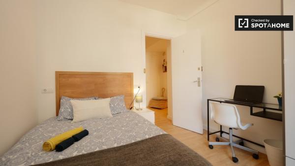 Alquiler de habitaciones en apartamento de 5 dormitorios en Poblenou, Barcelona