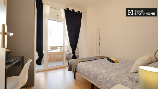 Alquiler de habitaciones en apartamento de 5 dormitorios en Poblenou, Barcelona