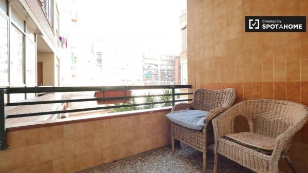 Alquiler de habitaciones en apartamento de 5 dormitorios en Poblenou, Barcelona