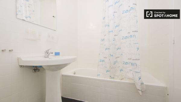 Comfortable room in shared apartment in Alcalá de Henares