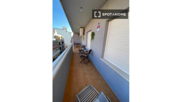 Pokój do wynajęcia w mieszkaniu z 3 sypialniami w Palma