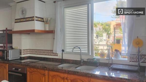 Habitaciones en alquiler en piso de 1 dormitorio en Xeraco, Valencia