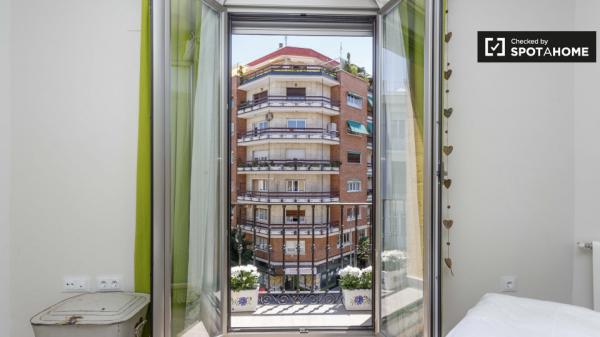 Moderno apartamento de 1 dormitorio en alquiler en Rios Rosas, Madrid