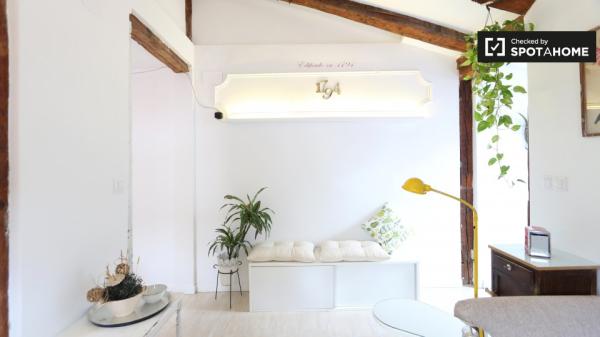 Tranquilo apartamento de 1 dormitorio en alquiler en Malasaña, Madrid