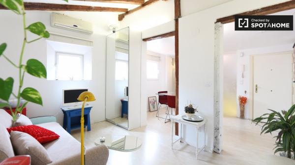 Tranquilo apartamento de 1 dormitorio en alquiler en Malasaña, Madrid