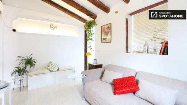 Tranquilo apartamento de 1 dormitorio en alquiler en Malasaña, Madrid