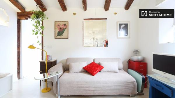 Tranquilo apartamento de 1 dormitorio en alquiler en Malasaña, Madrid
