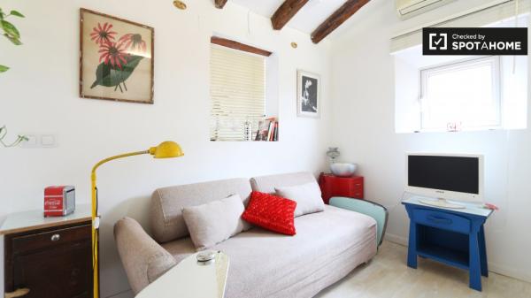 Tranquilo apartamento de 1 dormitorio en alquiler en Malasaña, Madrid