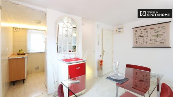 Tranquilo apartamento de 1 dormitorio en alquiler en Malasaña, Madrid