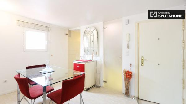Tranquilo apartamento de 1 dormitorio en alquiler en Malasaña, Madrid