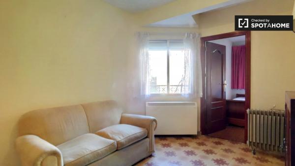 Apartamento asequible de 3 dormitorios en alquiler en Tetuán, Madrid