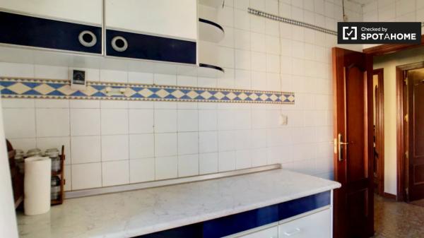 Apartamento asequible de 3 dormitorios en alquiler en Tetuán, Madrid