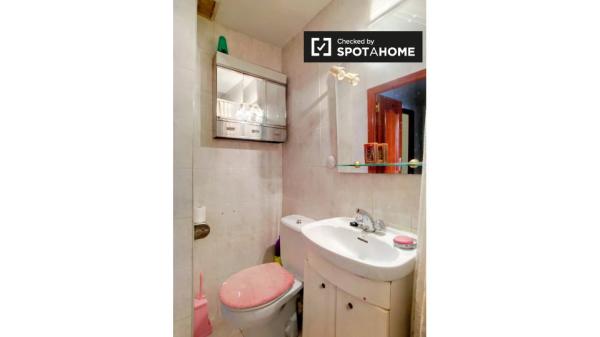 Apartamento asequible de 3 dormitorios en alquiler en Tetuán, Madrid