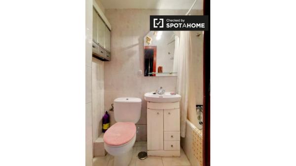 Apartamento asequible de 3 dormitorios en alquiler en Tetuán, Madrid