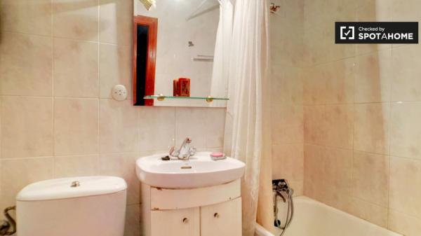 Apartamento asequible de 3 dormitorios en alquiler en Tetuán, Madrid