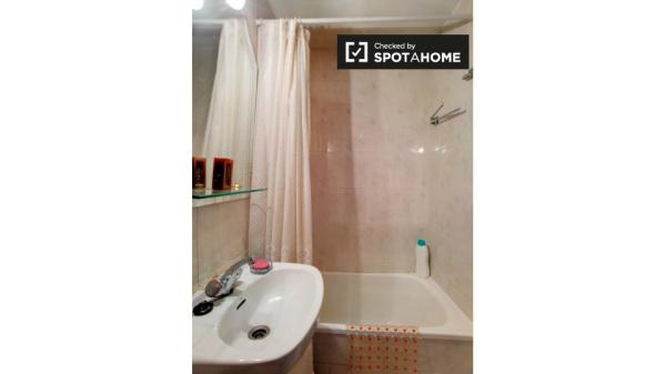 Apartamento asequible de 3 dormitorios en alquiler en Tetuán, Madrid