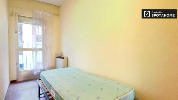 Apartamento asequible de 3 dormitorios en alquiler en Tetuán, Madrid