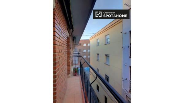 Apartamento asequible de 3 dormitorios en alquiler en Tetuán, Madrid