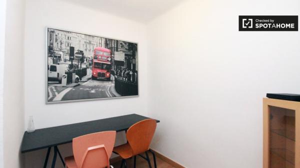 Apartamento de 2 dormitorios en El Carmel, Barcelona