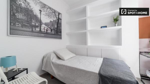 Alquiler de habitaciones en 4 dormitorios en Extramurs, Valencia