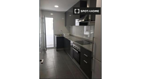 Se alquila habitación, apartamento de 5 dormitorios, Benimaclet, Valencia.