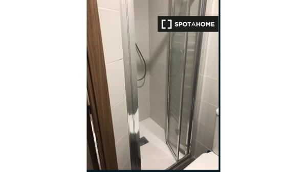 Se alquila habitación, apartamento de 5 dormitorios, Benimaclet, Valencia.