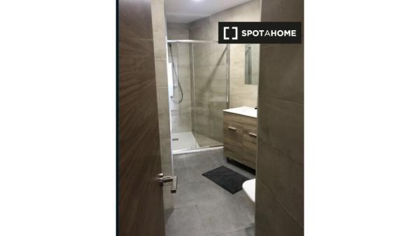 Se alquila habitación, apartamento de 5 dormitorios, Benimaclet, Valencia.