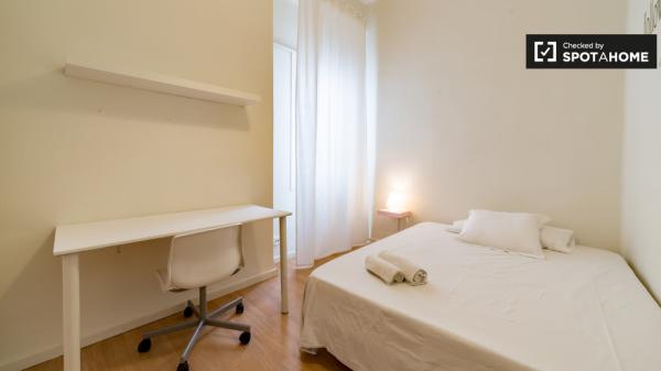 Habitación equipada en apartamento de 5 dormitorios en Extramurs, Valencia