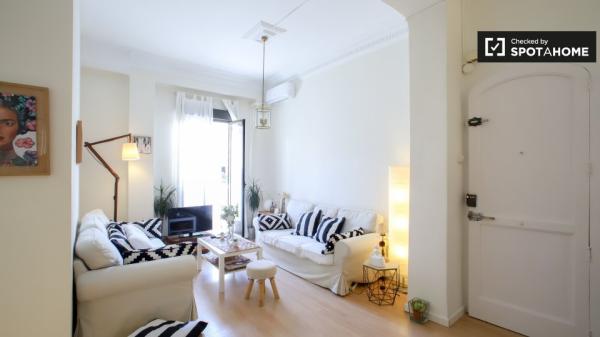 Habitación equipada en apartamento de 5 dormitorios en Extramurs, Valencia