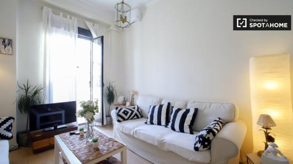 Habitación equipada en apartamento de 5 dormitorios en Extramurs, Valencia