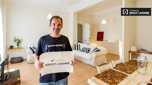 Habitación equipada en apartamento de 5 dormitorios en Extramurs, Valencia