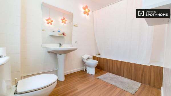 Habitación equipada en apartamento de 5 dormitorios en Extramurs, Valencia