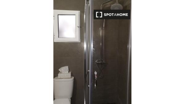 Rooms for rent in 4-bedroom apartment in Barcelona