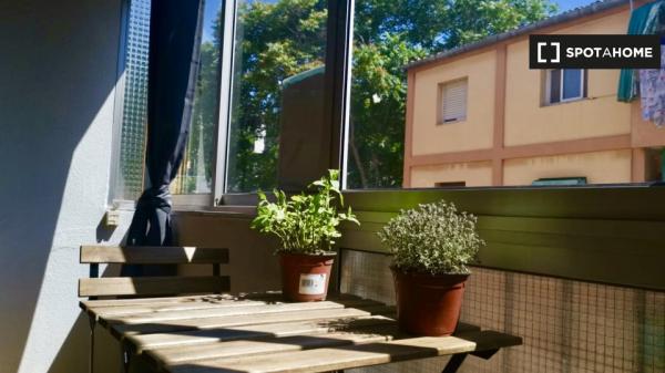 Rooms for rent in 4-bedroom apartment in Barcelona