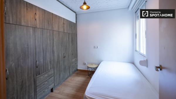 Piso de 3 habitaciones en alquiler en Valencia