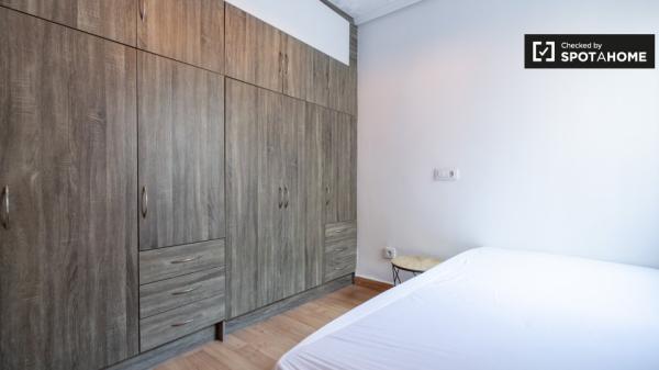 Piso de 3 habitaciones en alquiler en Valencia