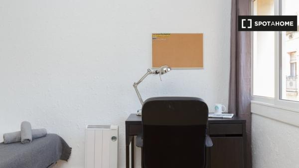 Habitación en alquiler en el apartamento de 3 habitaciones L’Hospitalet, Barcelona