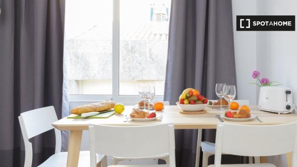 Habitación en alquiler en el apartamento de 3 habitaciones L’Hospitalet, Barcelona