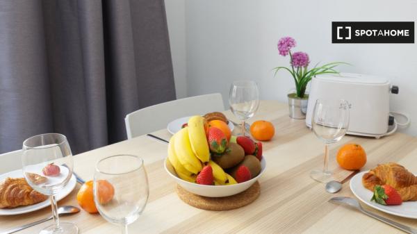 Habitación en alquiler en el apartamento de 3 habitaciones L’Hospitalet, Barcelona