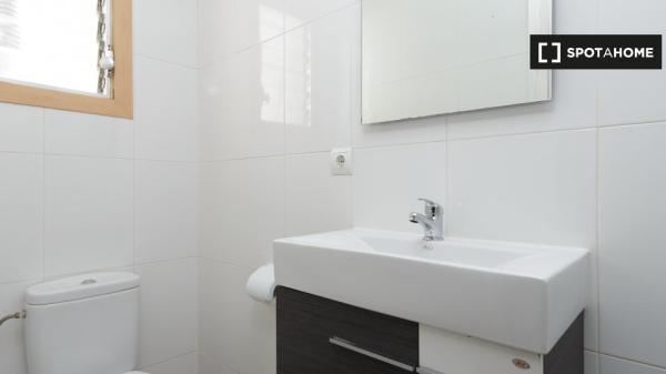 Habitación en alquiler en el apartamento de 3 habitaciones L’Hospitalet, Barcelona