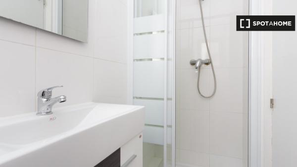 Habitación en alquiler en el apartamento de 3 habitaciones L’Hospitalet, Barcelona