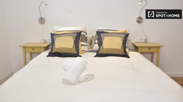Apartamento de 2 dormitorios en alquiler - Exaimple Izquierdo, Barcelona