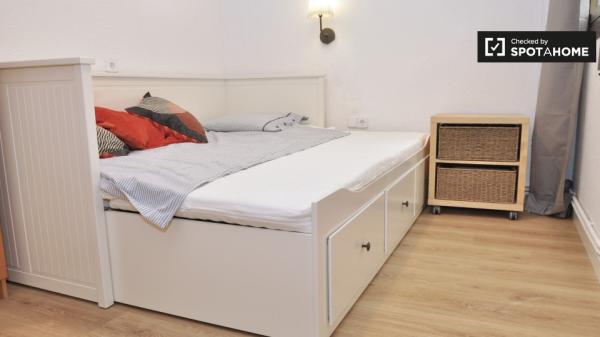 Apartamento de 2 dormitorios en alquiler - Exaimple Izquierdo, Barcelona