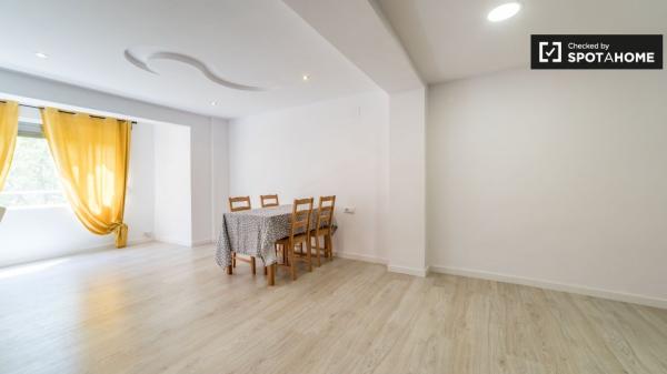 Acogedor estudio en alquiler en El Pla del Real, Valencia