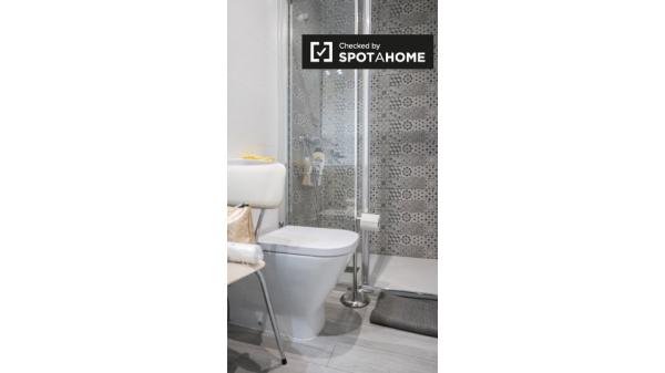 Habitación amueblada en apartamento de 6 dormitorios en Centro, Madrid