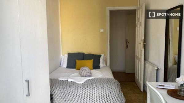 Habitación amueblada en piso compartido en Palacio, Madrid