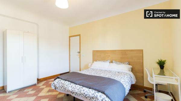 Light room in 9-bedroom apartment in Puerta del Sol, Madrid